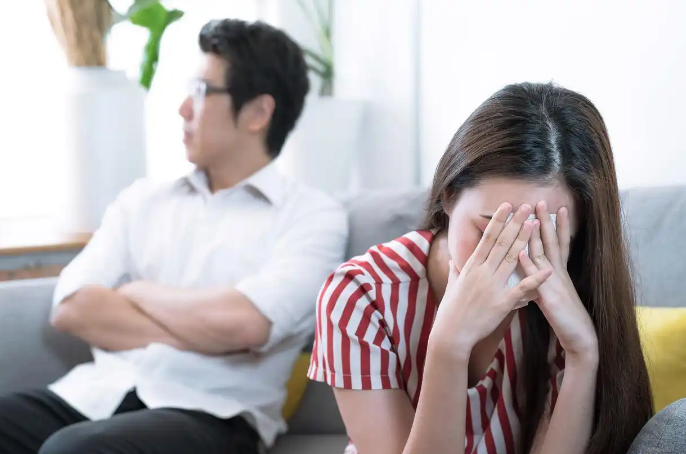 武汉侦探：遭遇背叛，清醒的女人，不吵不闹拿回主动权，把自己活痛快了